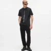 T-Shirt mit vertikalem Logo T-Shirt mit vertikalem Logo