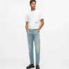 Tapered Jeans mit Farbspritzern Tapered Jeans mit Farbspritzern