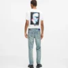 Tapered Jeans mit Farbspritzern Tapered Jeans mit Farbspritzern