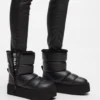 Thermisch gefütterte Stiefel in Wadenlänge