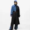 Trenchcoat mit Denim-Einsätzen Trenchcoat mit Denim-Einsätzen