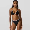 Triangel-Bikini-Oberteil mit Wellenkante Triangel-Bikini-Oberteil mit Wellenkante