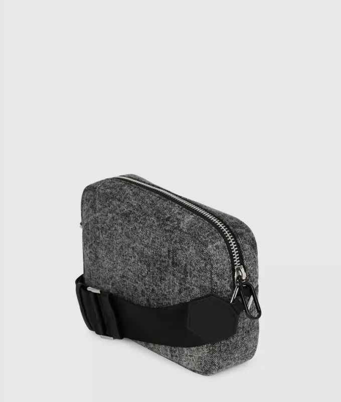 Umhängetasche aus gewaschenem Denim