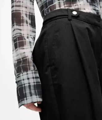 Weit geschnittene Hose