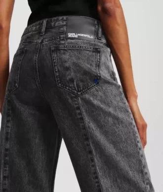 ZWEIFARBIGE, ENTSPANNTE JEANS MIT MITTLERER TAILLE