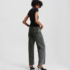 ZWEIFARBIGE, ENTSPANNTE JEANS MIT MITTLERER TAILLE ZWEIFARBIGE, ENTSPANNTE JEANS MIT MITTLERER TAILLE